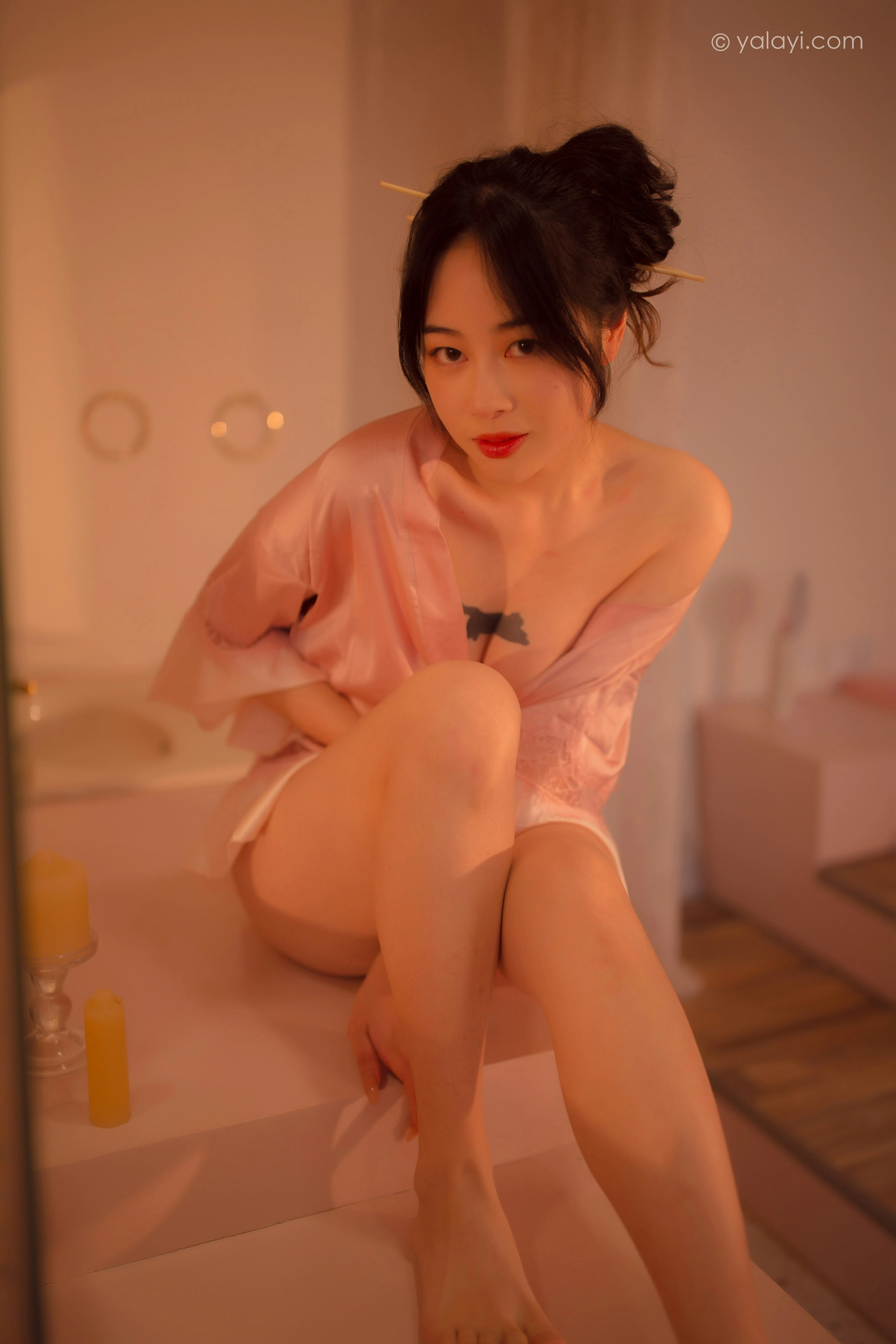 [YALAYI雅拉伊]NO.762 寂静中开放 璎珞 粉色蕾丝睡衣性感私房写真集第3张