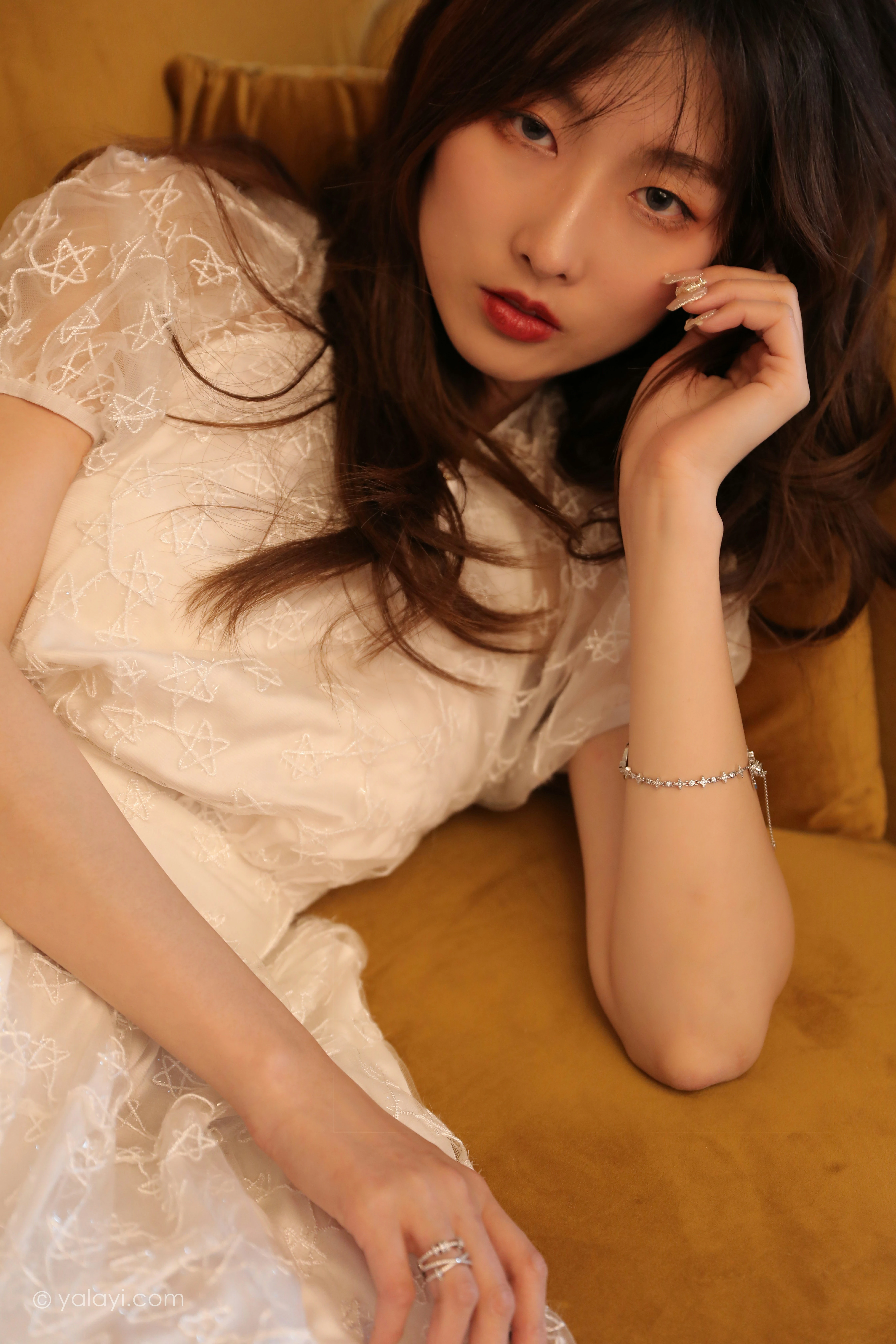 [YALAYI雅拉伊]NO.797 看着你离开 佳佳 白色透视蕾丝连衣裙居家私房写真集第5张