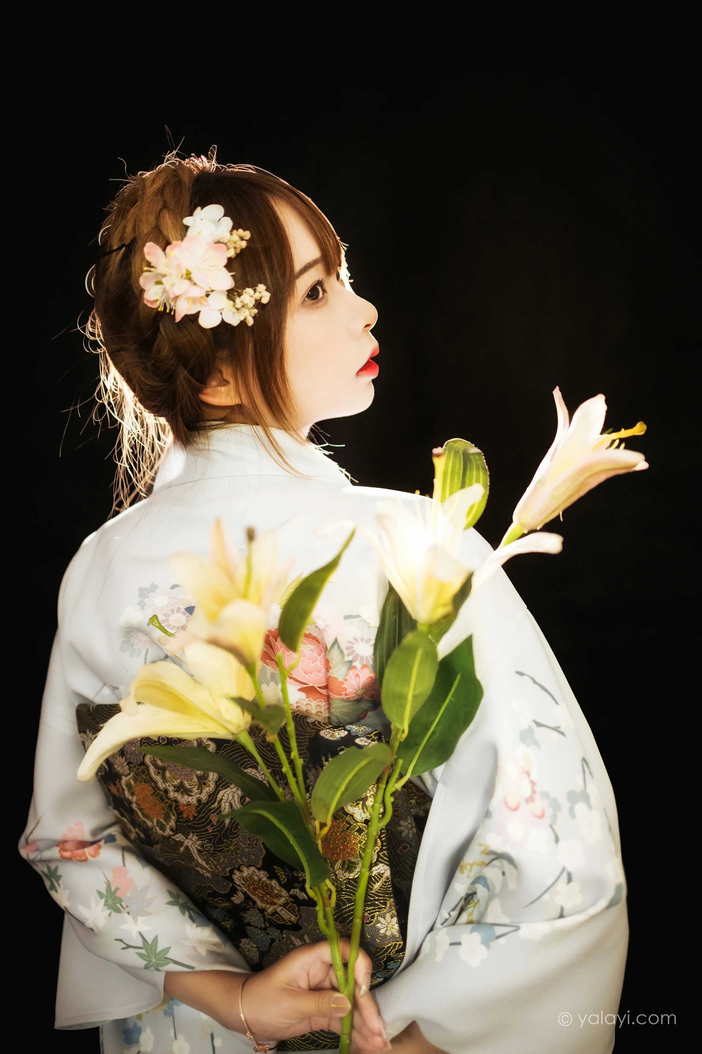 [YALAYI雅拉伊]NO.747 《神明少女》 阿禾 白色和服与蕾丝婚纱性感私房写真集第4张
