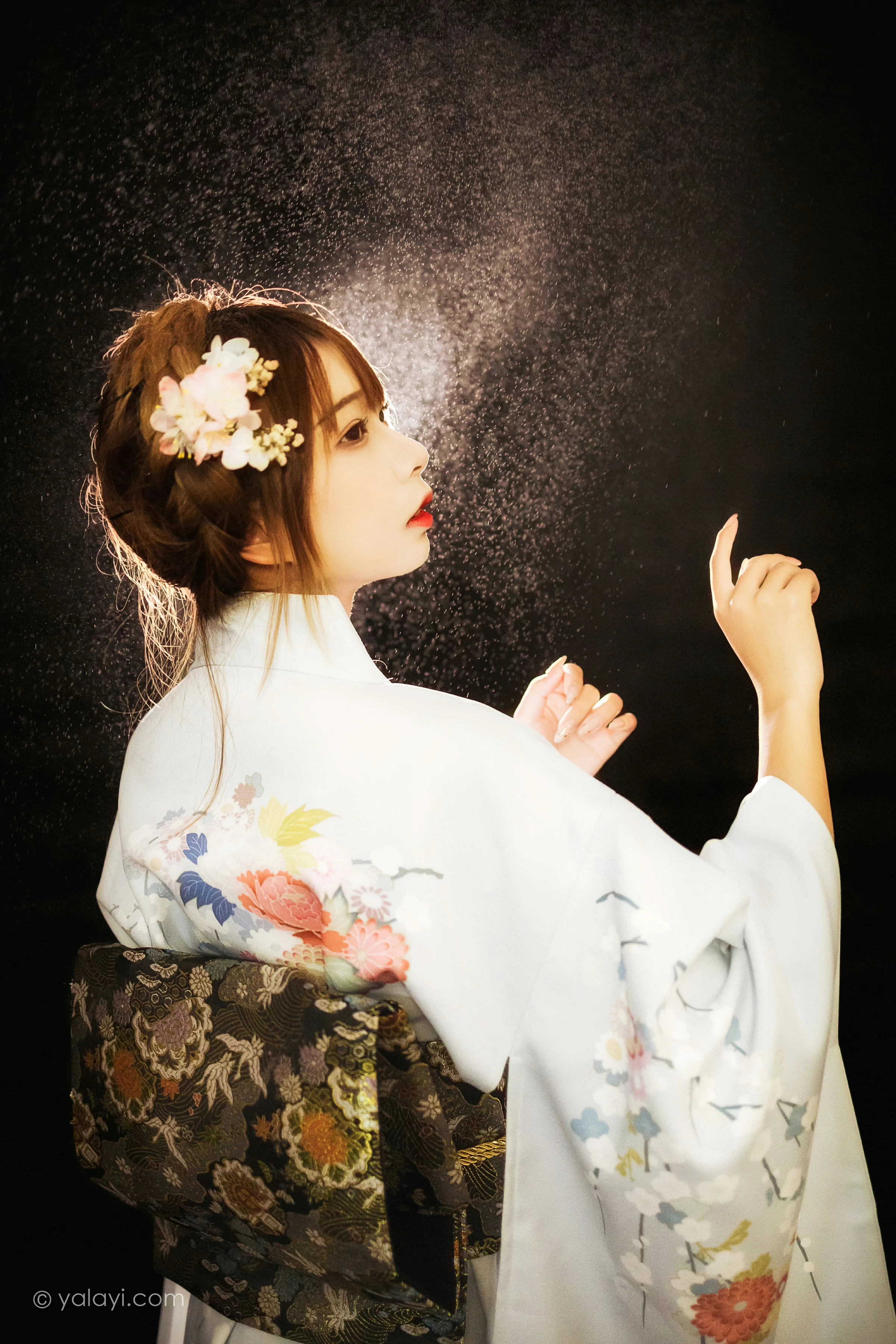 [YALAYI雅拉伊]NO.747 《神明少女》 阿禾 白色和服与蕾丝婚纱性感私房写真集第6张