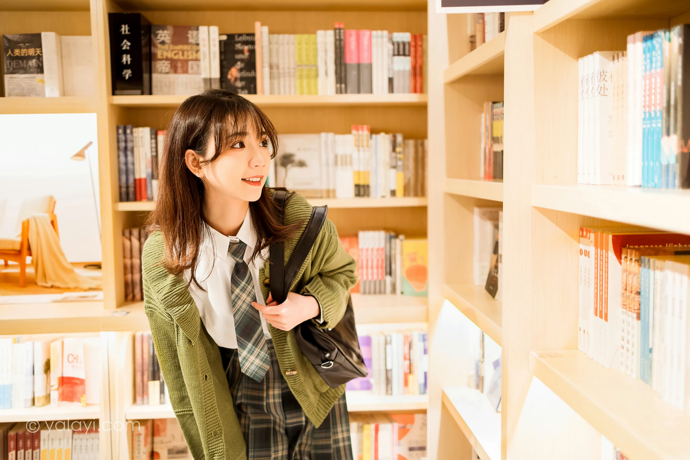 [YALAYI雅拉伊]NO.753 一起补习的日子 果果 连身外套与JK制服加格子短裙清纯写真集第2张