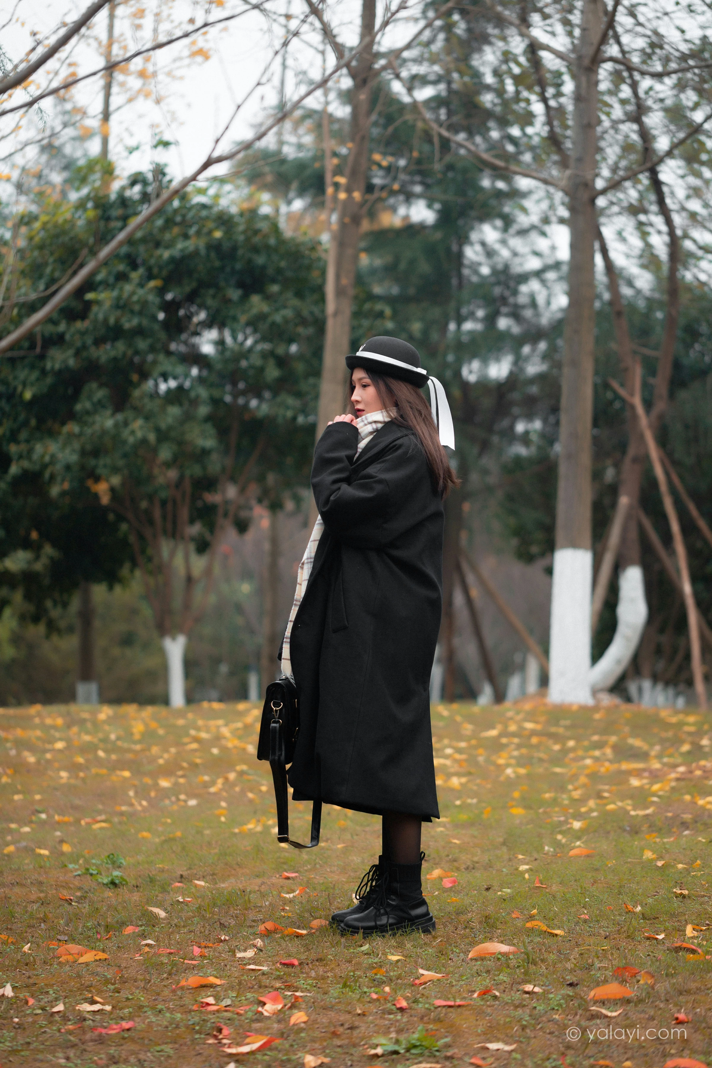 [YALAYI雅拉伊]NO.748 《冬恋》 梦涵 黑色JK制服与短裙加黑丝美腿清纯写真集第2张