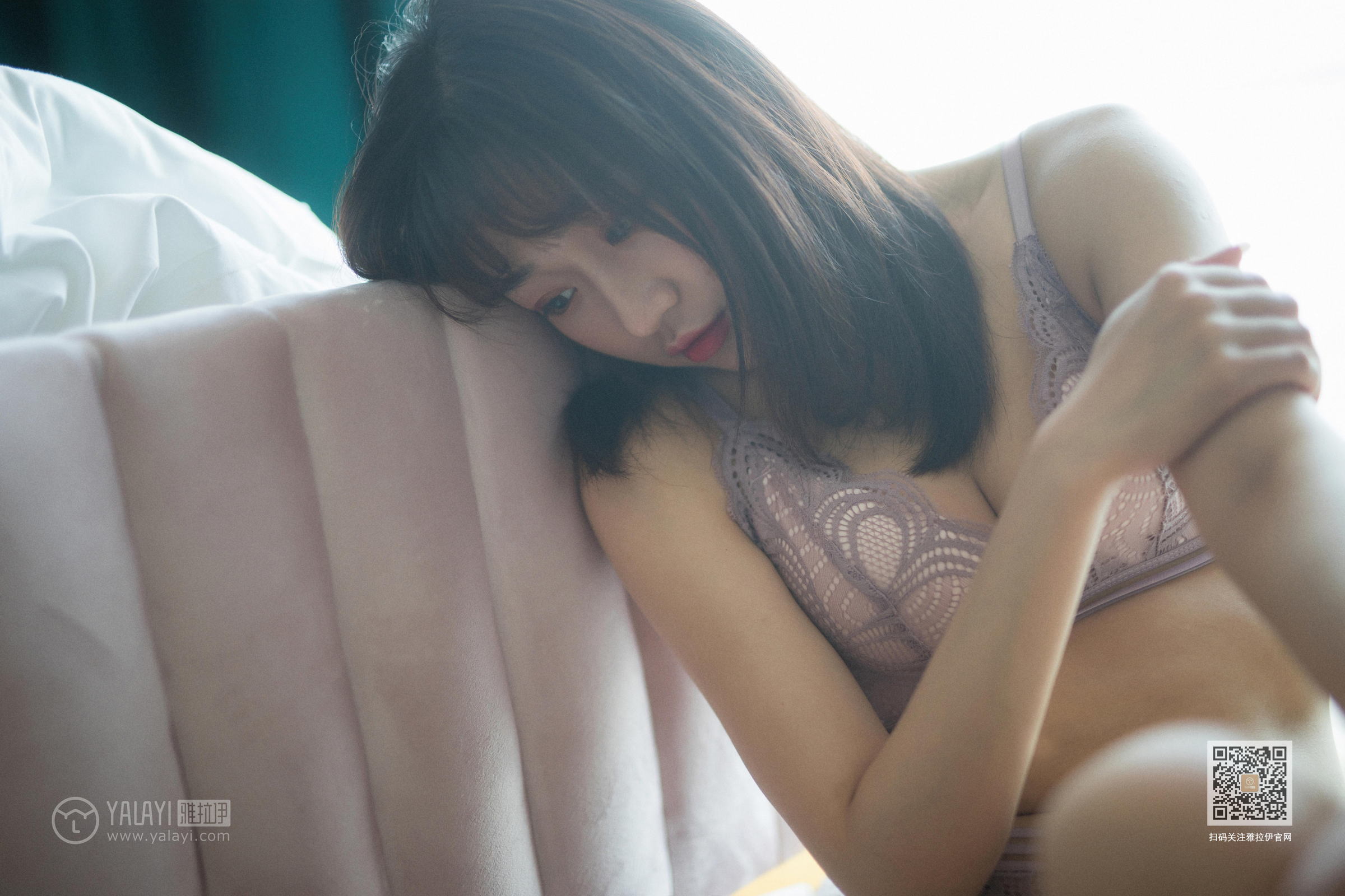 [YALAYI雅拉伊]2022.07.05 给我一个吻 小颖 粉色蕾丝内衣居家性感私房写真集第11张
