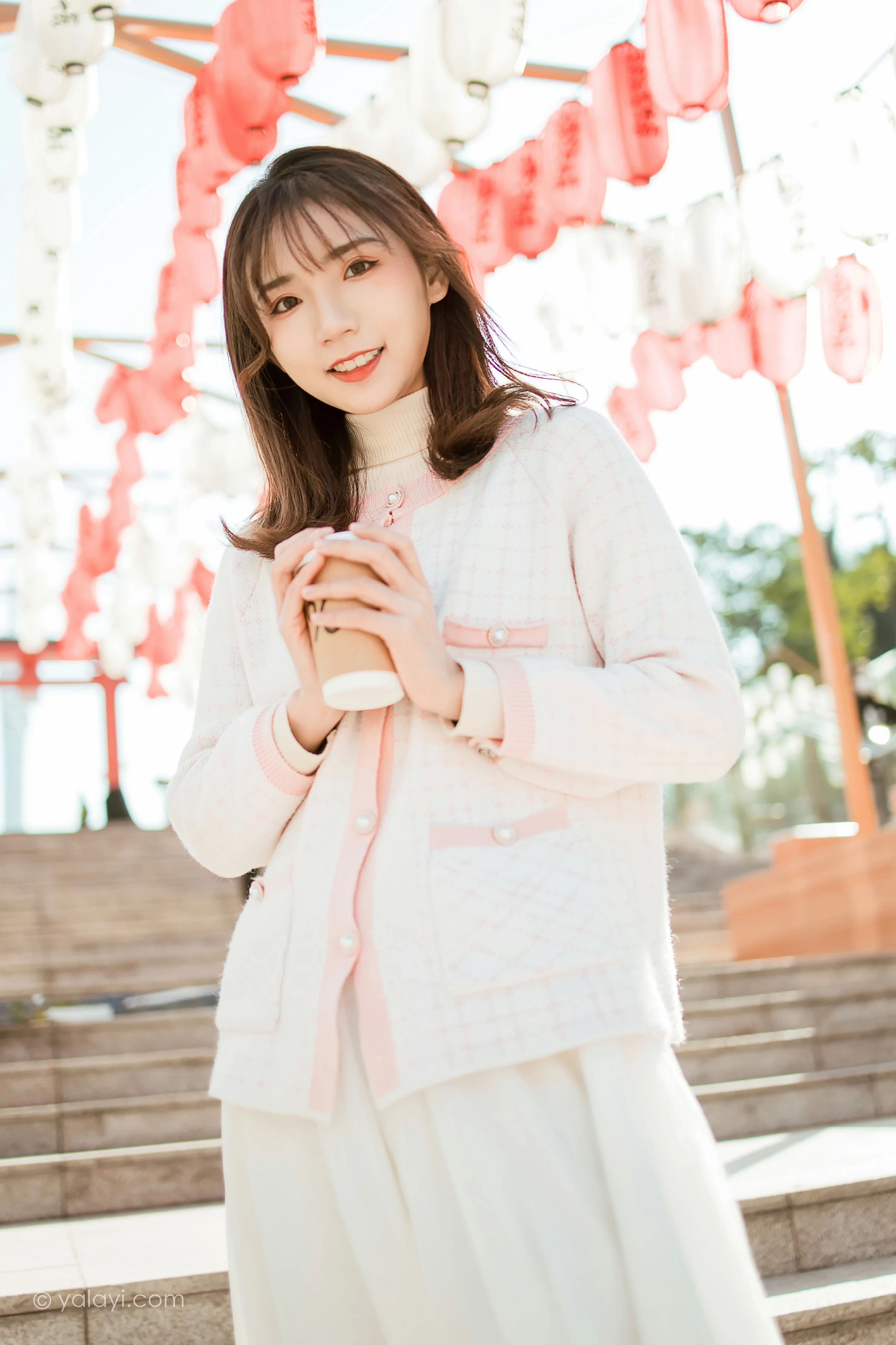 [YALAYI雅拉伊]NO.750 《甜蜜约会》 果果 粉色外套加白色长裙街拍写真第7张