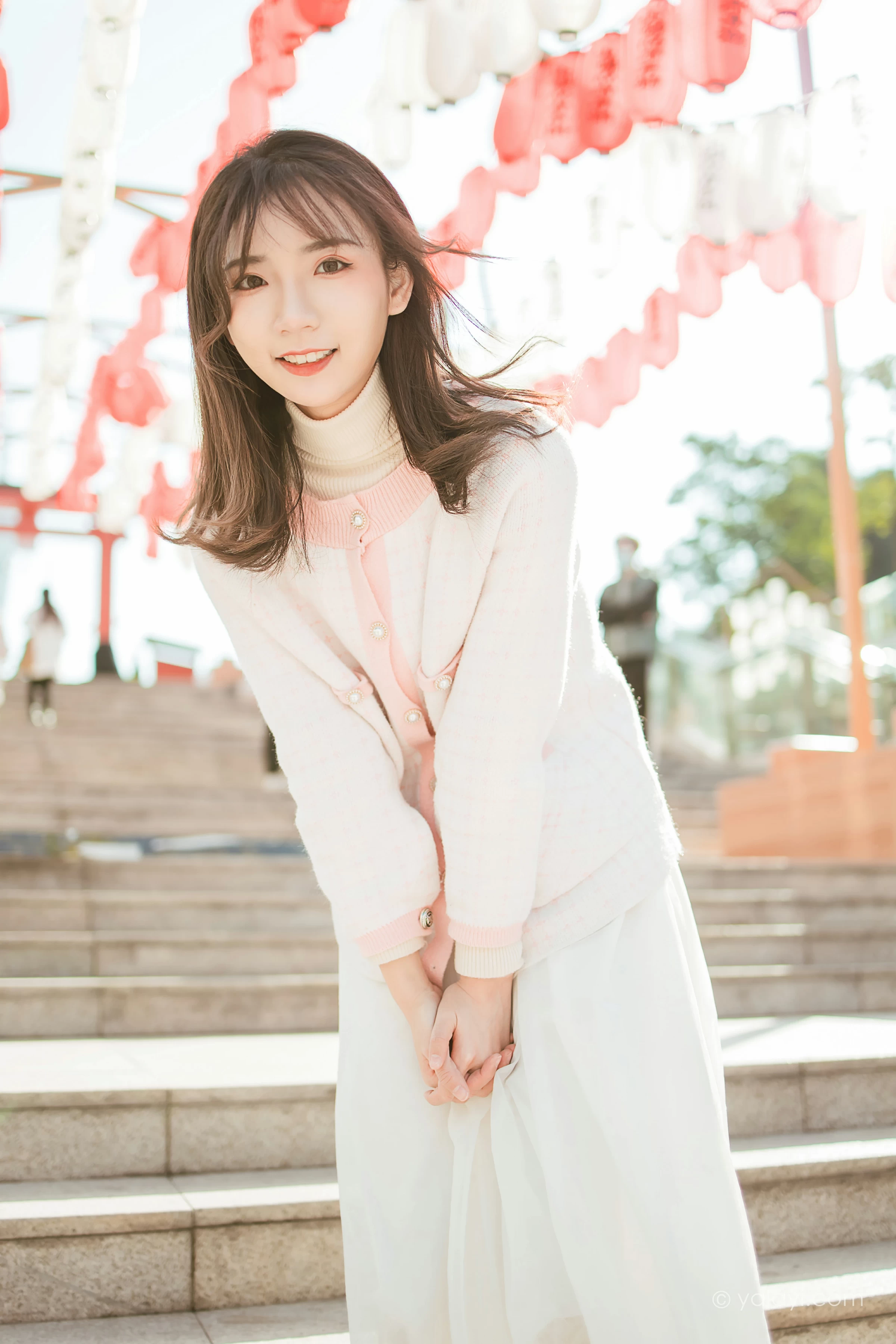 [YALAYI雅拉伊]NO.750 《甜蜜约会》 果果 粉色外套加白色长裙街拍写真第9张