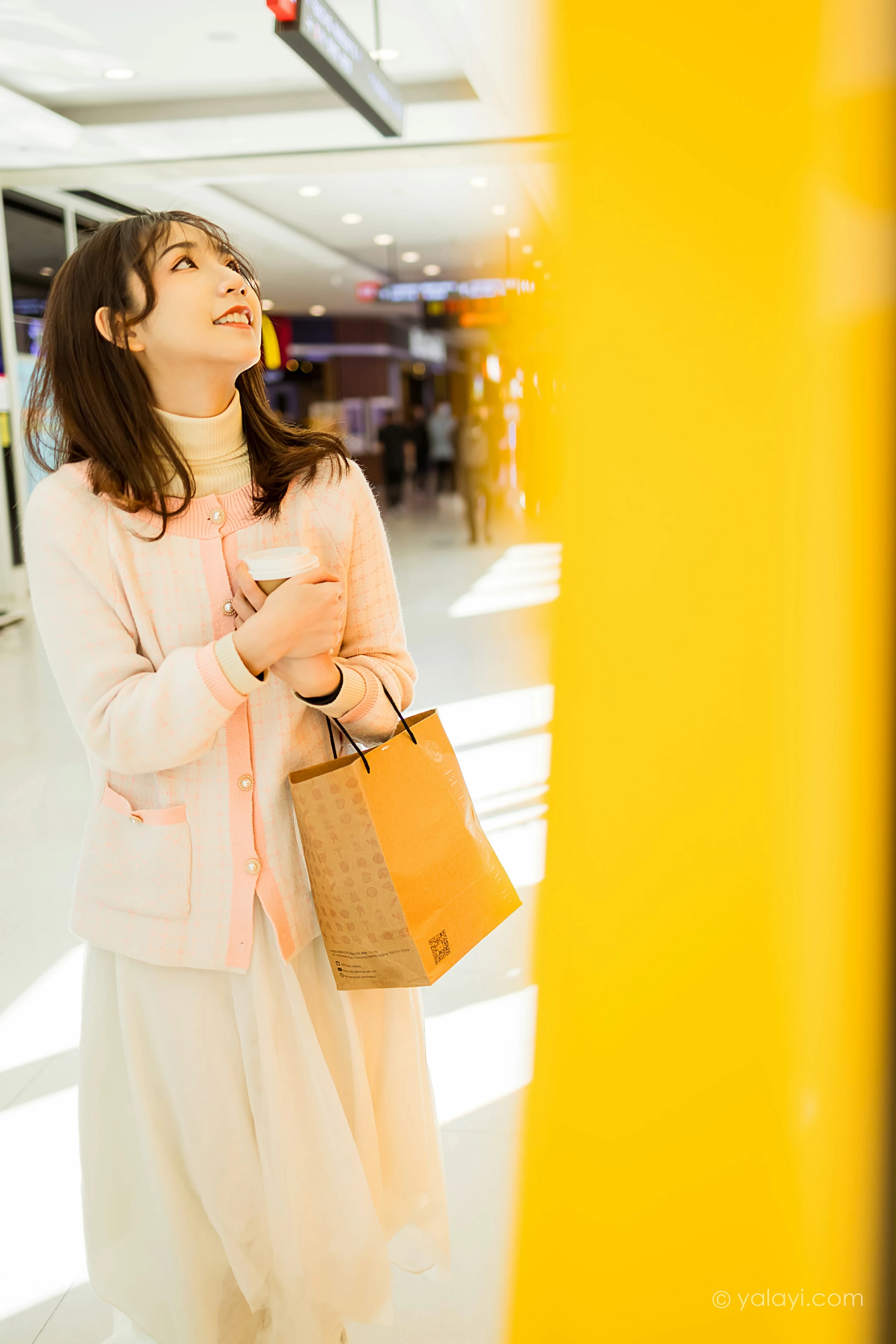 [YALAYI雅拉伊]NO.750 《甜蜜约会》 果果 粉色外套加白色长裙街拍写真第12张