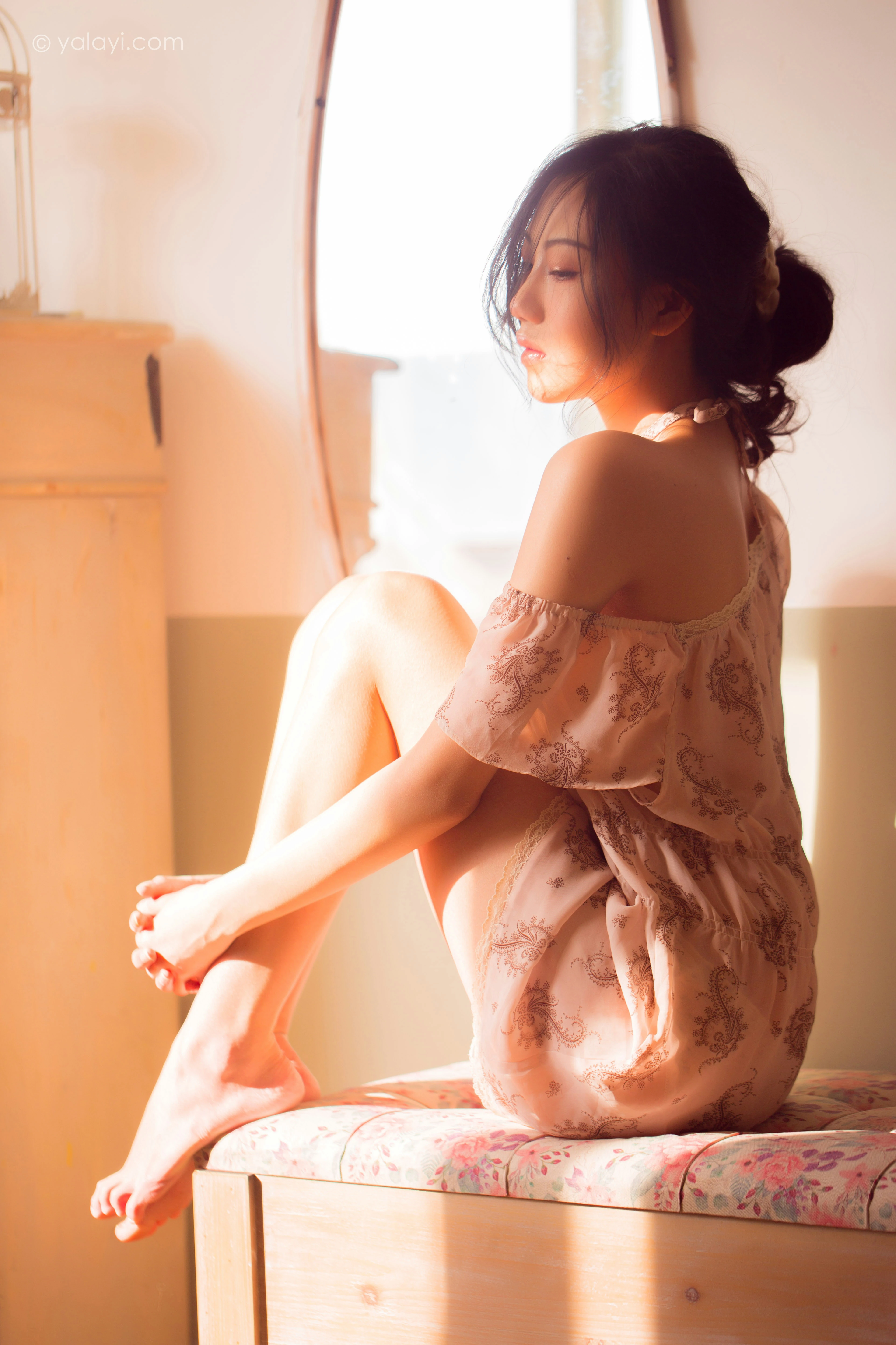 [YALAYI雅拉伊]NO.761 暂时的花儿 橘子 白色抹胸睡衣性感私房写真集第3张