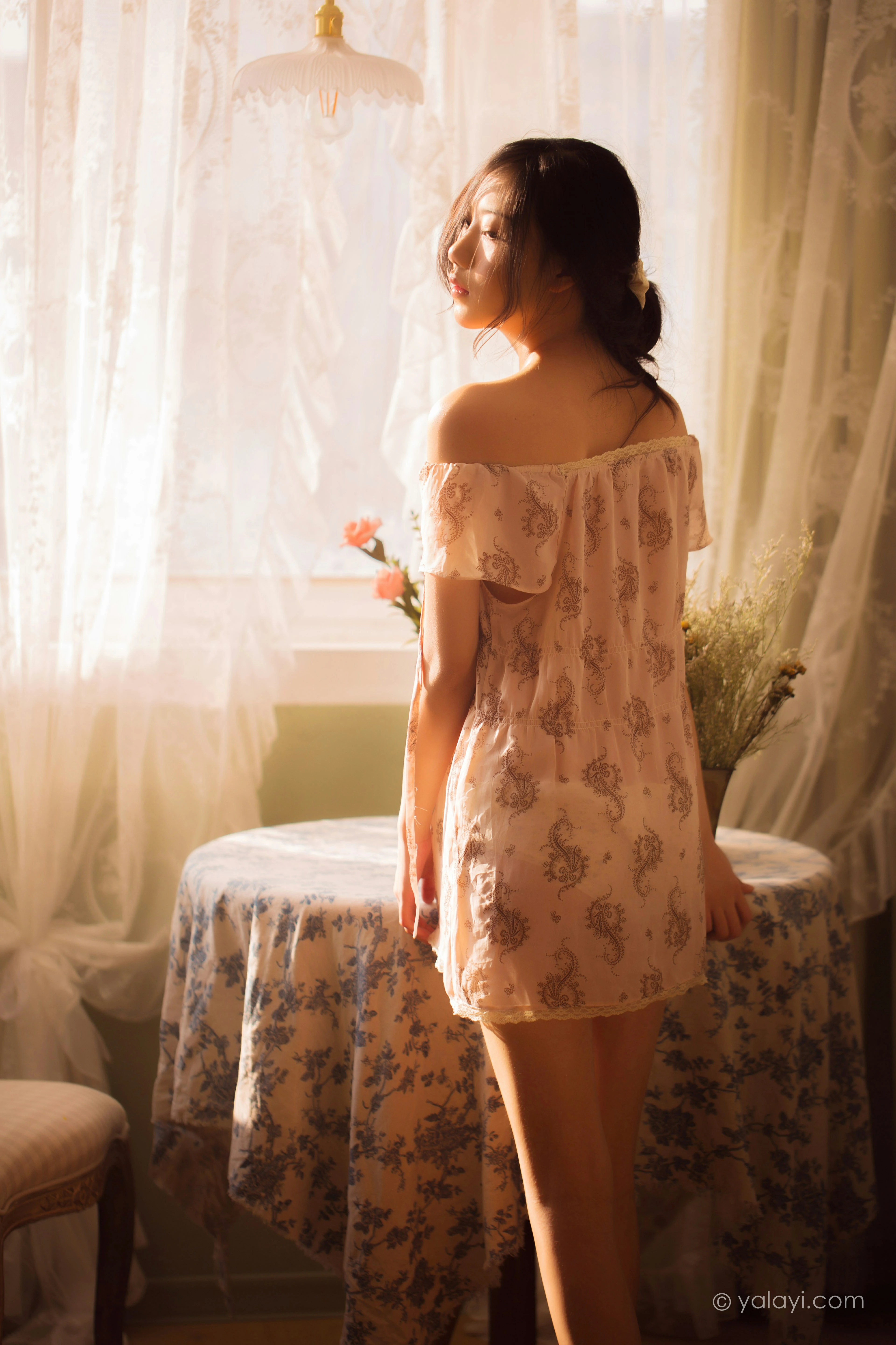 [YALAYI雅拉伊]NO.761 暂时的花儿 橘子 白色抹胸睡衣性感私房写真集第10张