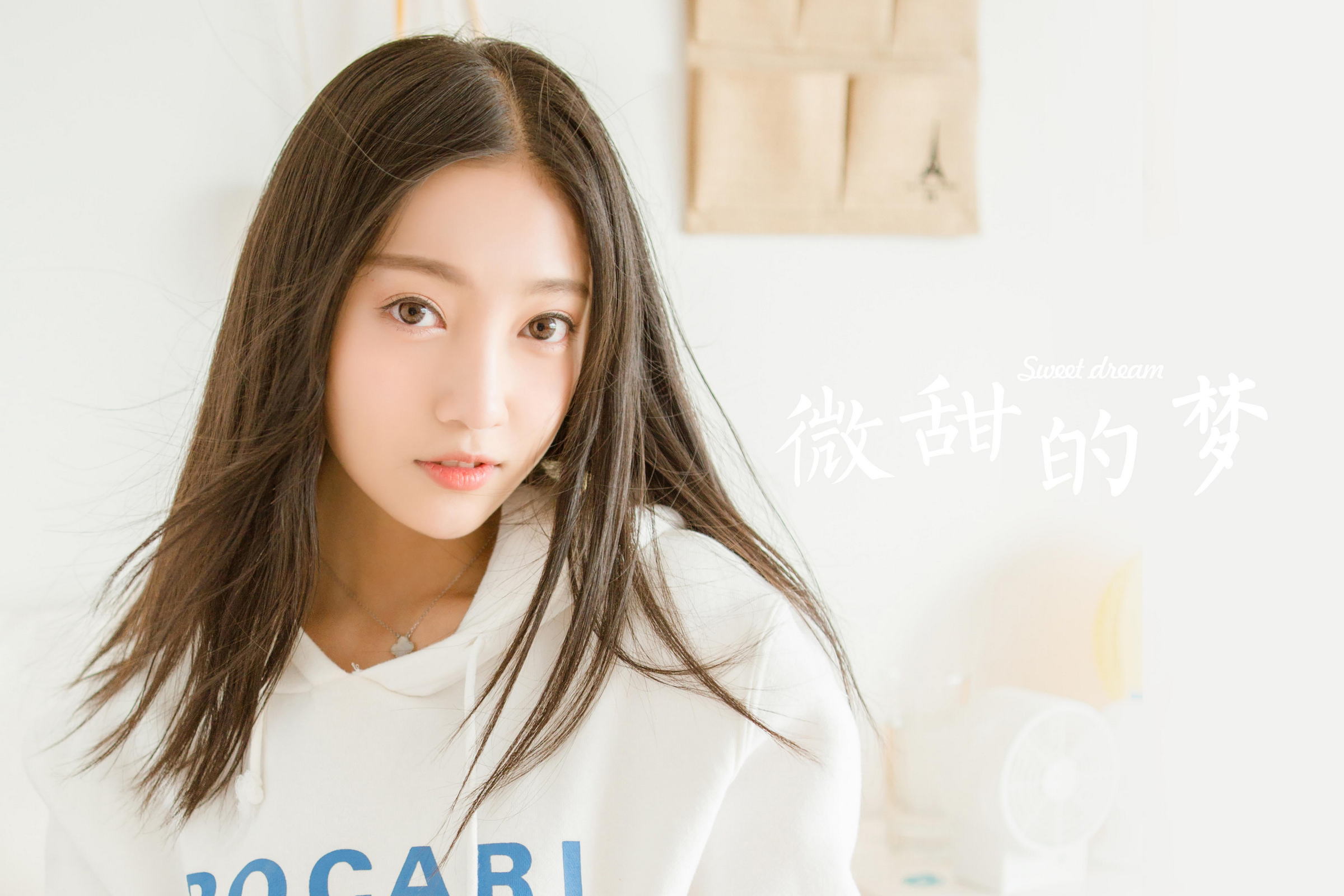 [YALAYI雅拉伊]2022.10.14 微甜的梦 阳光少女 白色卫衣加白色短裤清纯写真集第10张