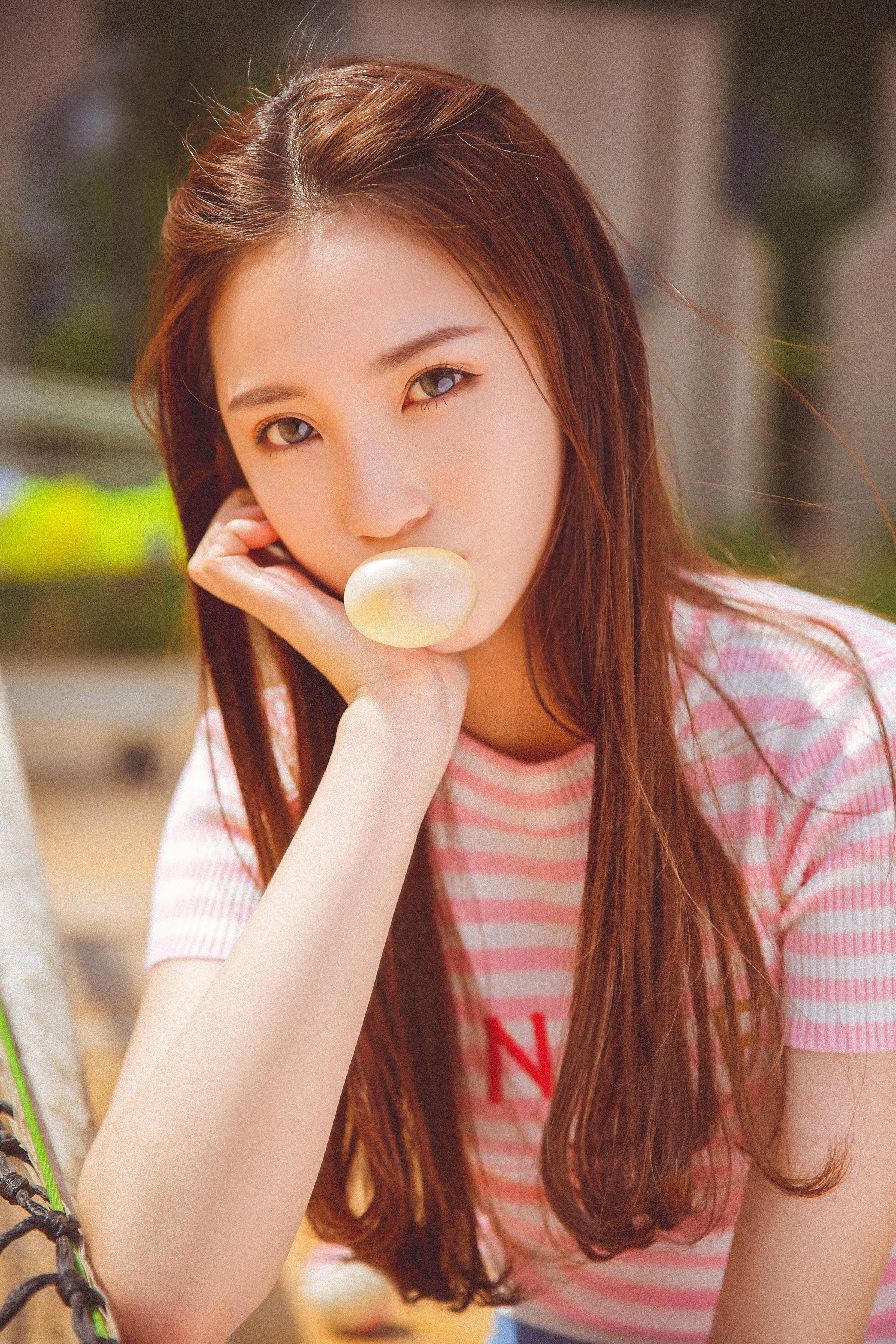 [YALAYI雅拉伊]2022.10.21 飘逸身姿 清纯少女 粉色短袖加牛仔短裙写真集第3张