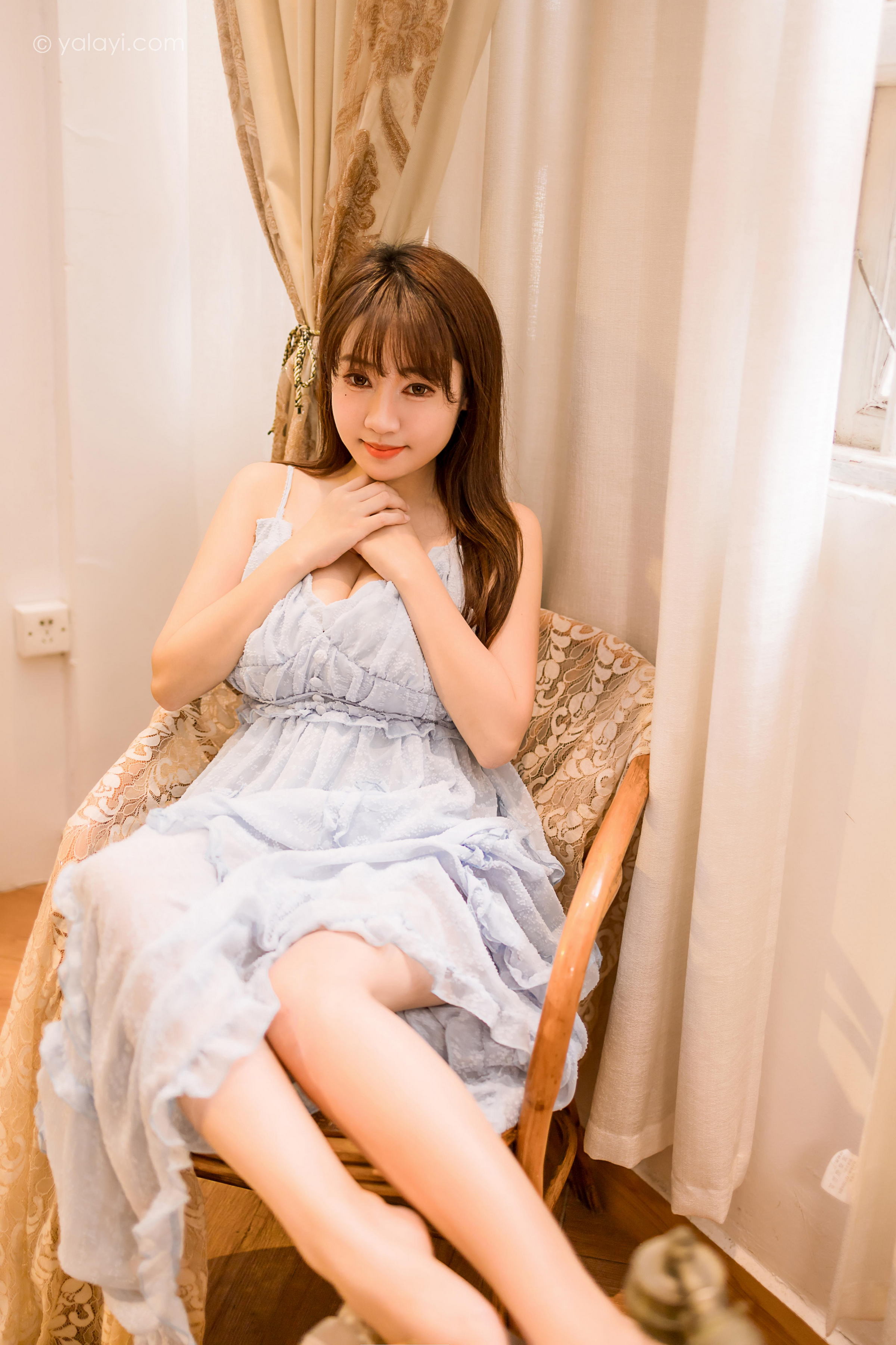 [YALAYI雅拉伊]2022.12.30 蓝色妖姬 虞艺 灰色吊带蕾丝连衣裙居家清纯写真集第7张