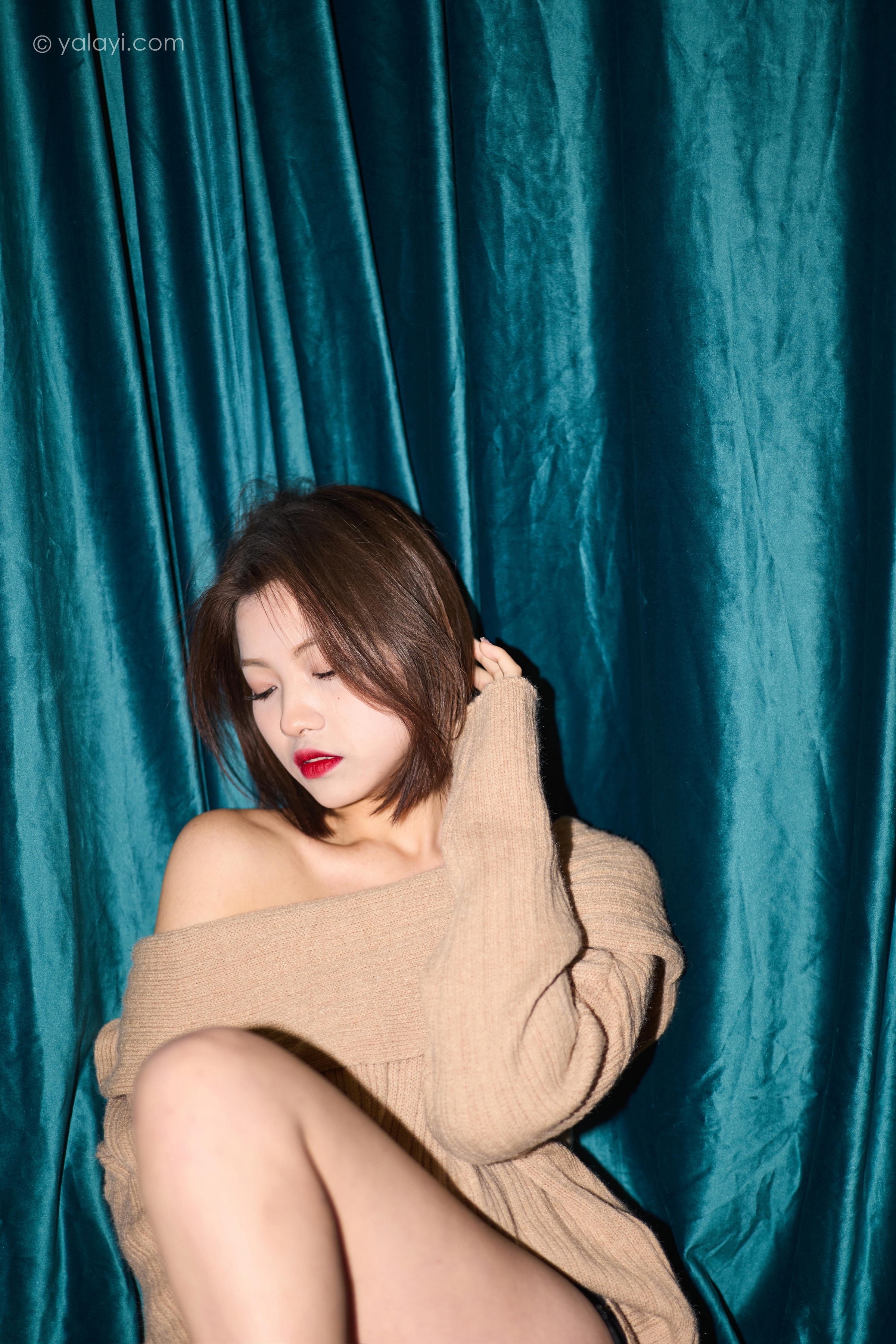 [YALAYI雅拉伊]2023.02.06 曼妙的身姿 悦儿 米色抹胸裙加黑色短裤性感私房写真集第11张