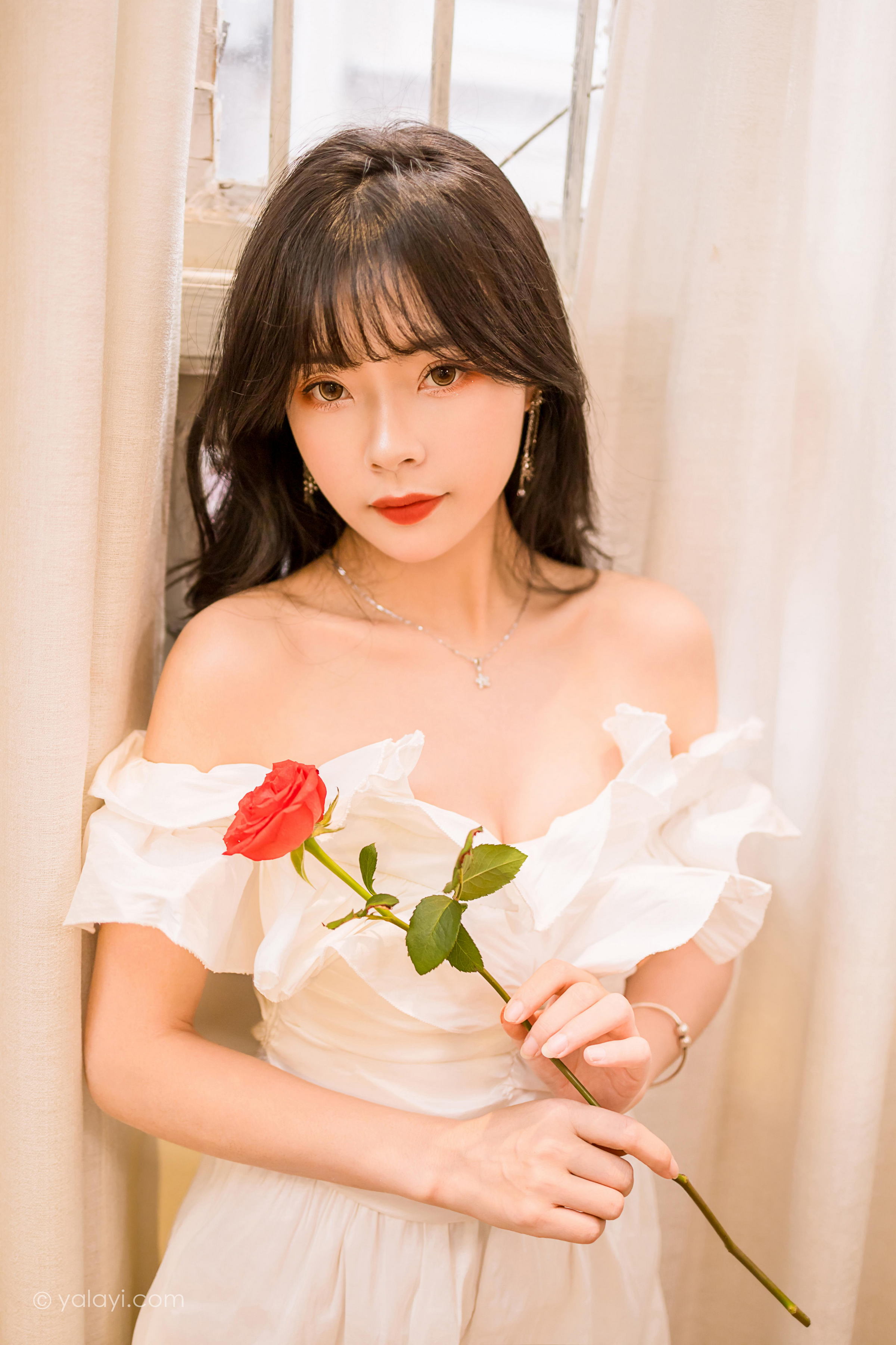 [YALAYI雅拉伊]2023.02.17 你是我的情人 程小蝶 白色抹胸连衣裙居家性感写真集第3张