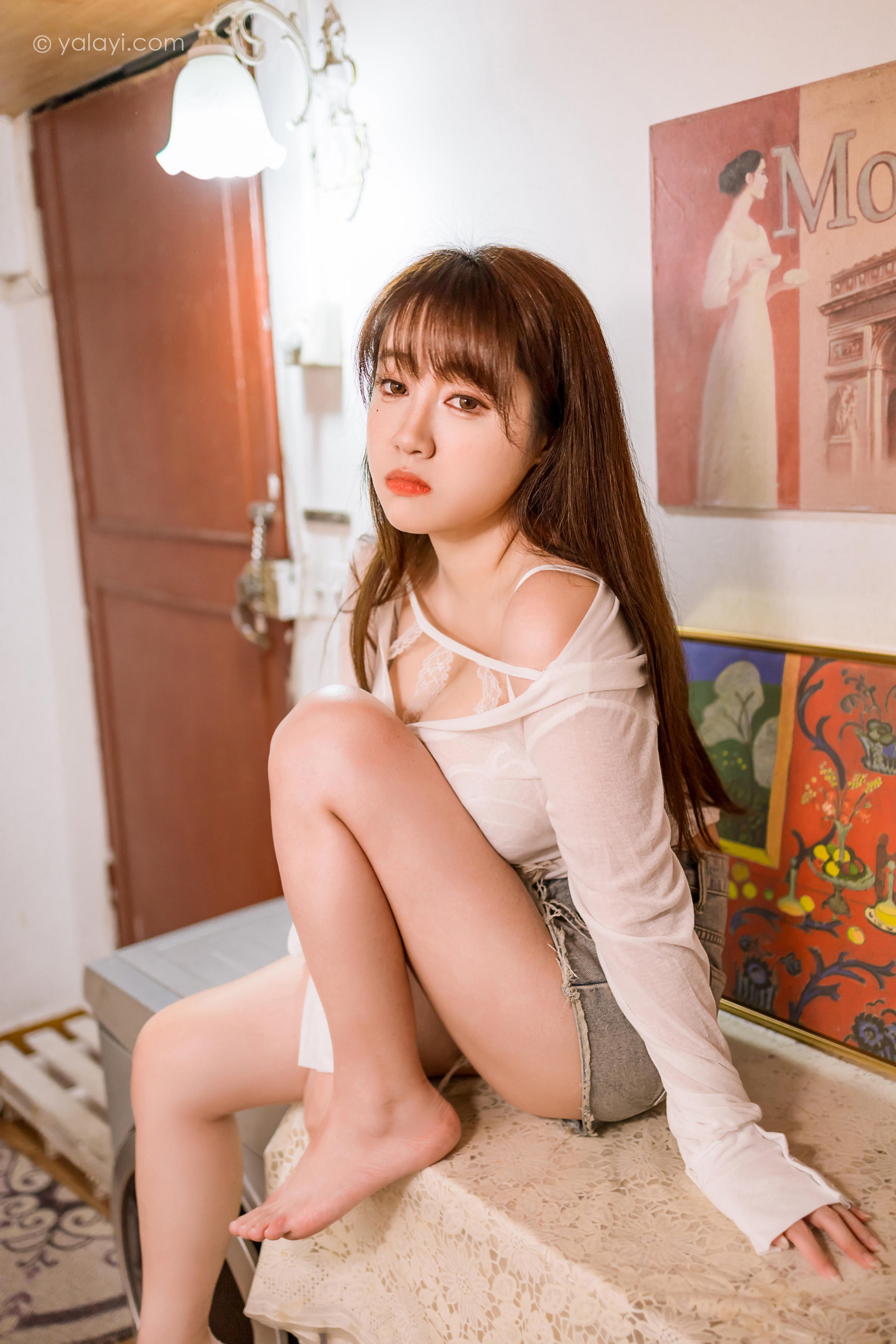 [YALAYI雅拉伊]2023.02.23 倾倒世间人 虞艺 白色透视衬衫与牛仔短裙加蕾丝内衣性感私房写真集第3张