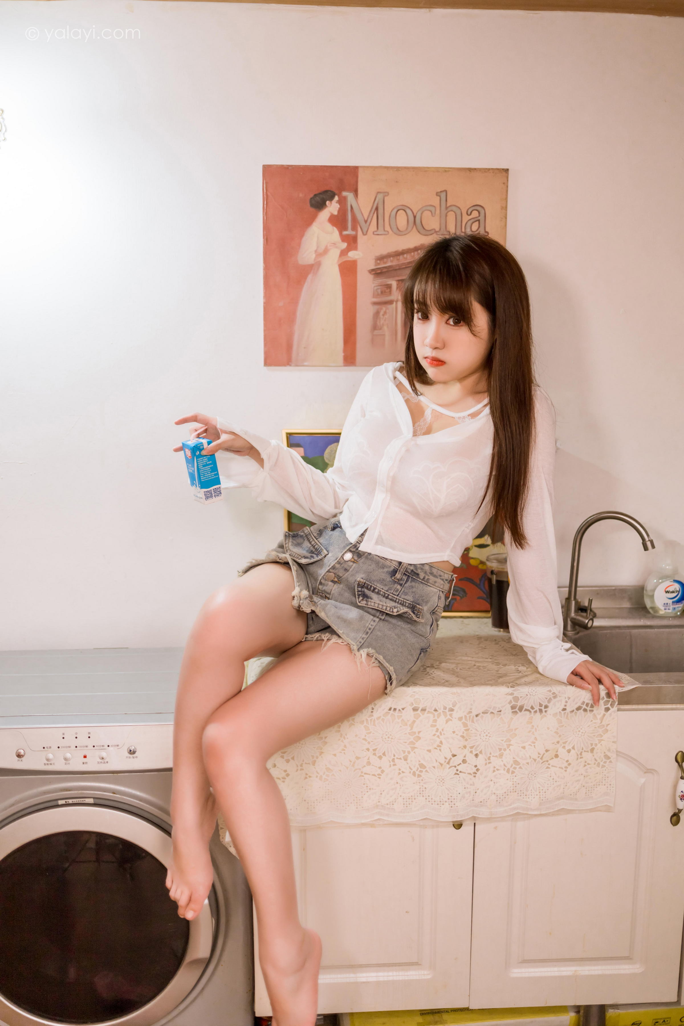 [YALAYI雅拉伊]2023.02.23 倾倒世间人 虞艺 白色透视衬衫与牛仔短裙加蕾丝内衣性感私房写真集第14张