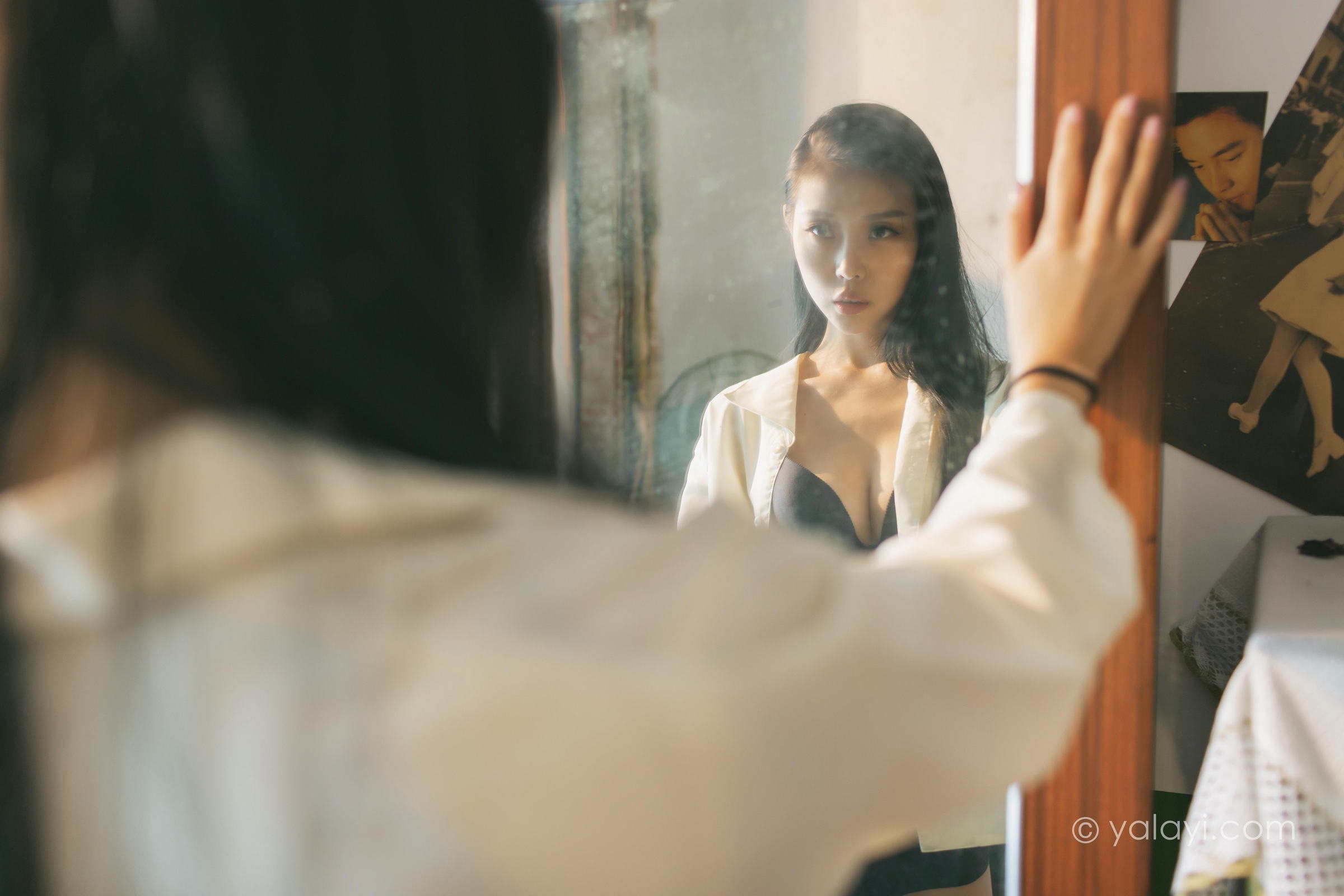 [YALAYI雅拉伊]2023.03.01 白衬衣女神 图雅 白色衬衫加黑色内衣性感私房写真集第6张