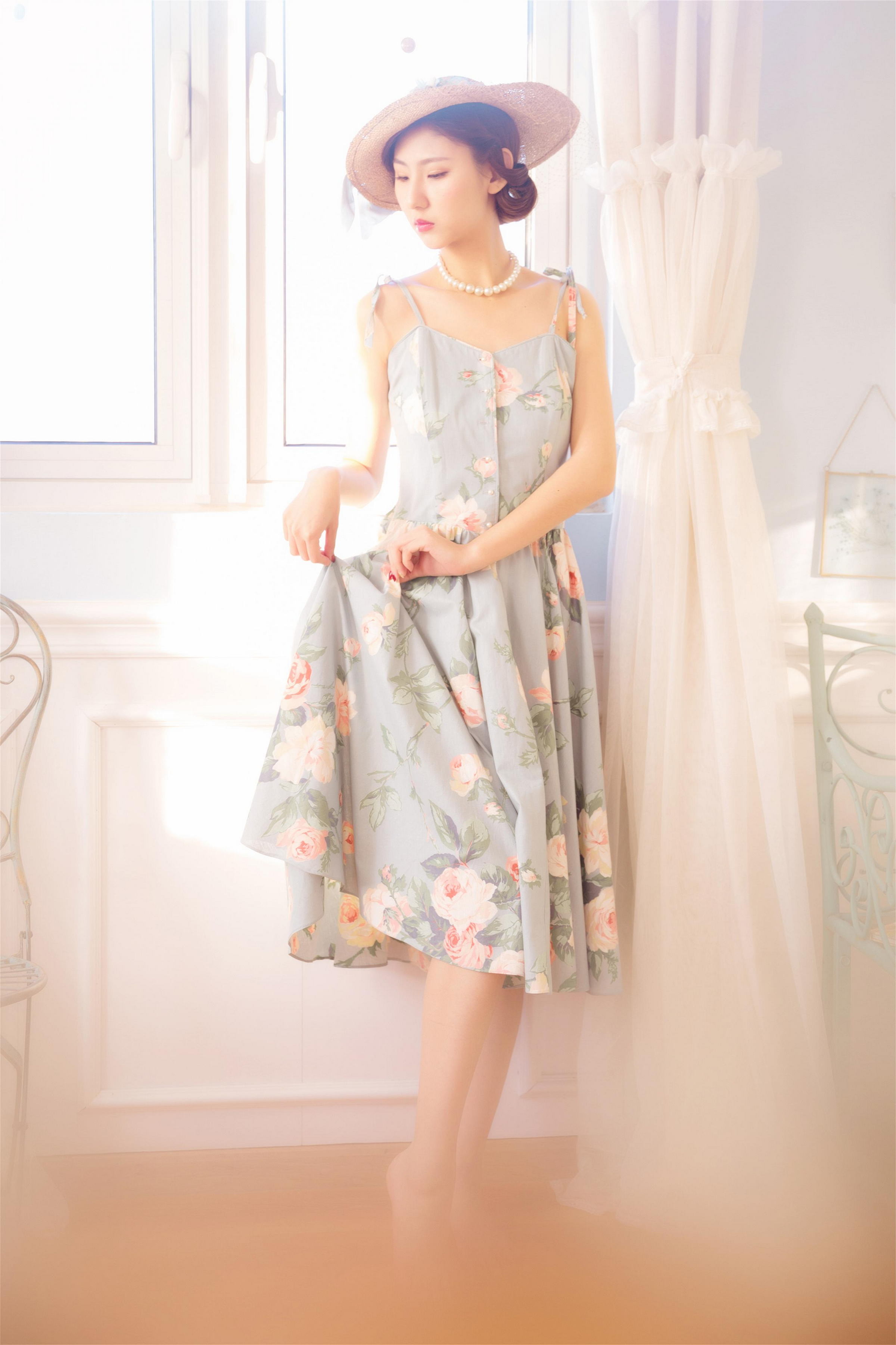 [YALAYI雅拉伊]2023.04.07 花样青春 现代名媛灰色吊带连衣裙清纯写真集第9张