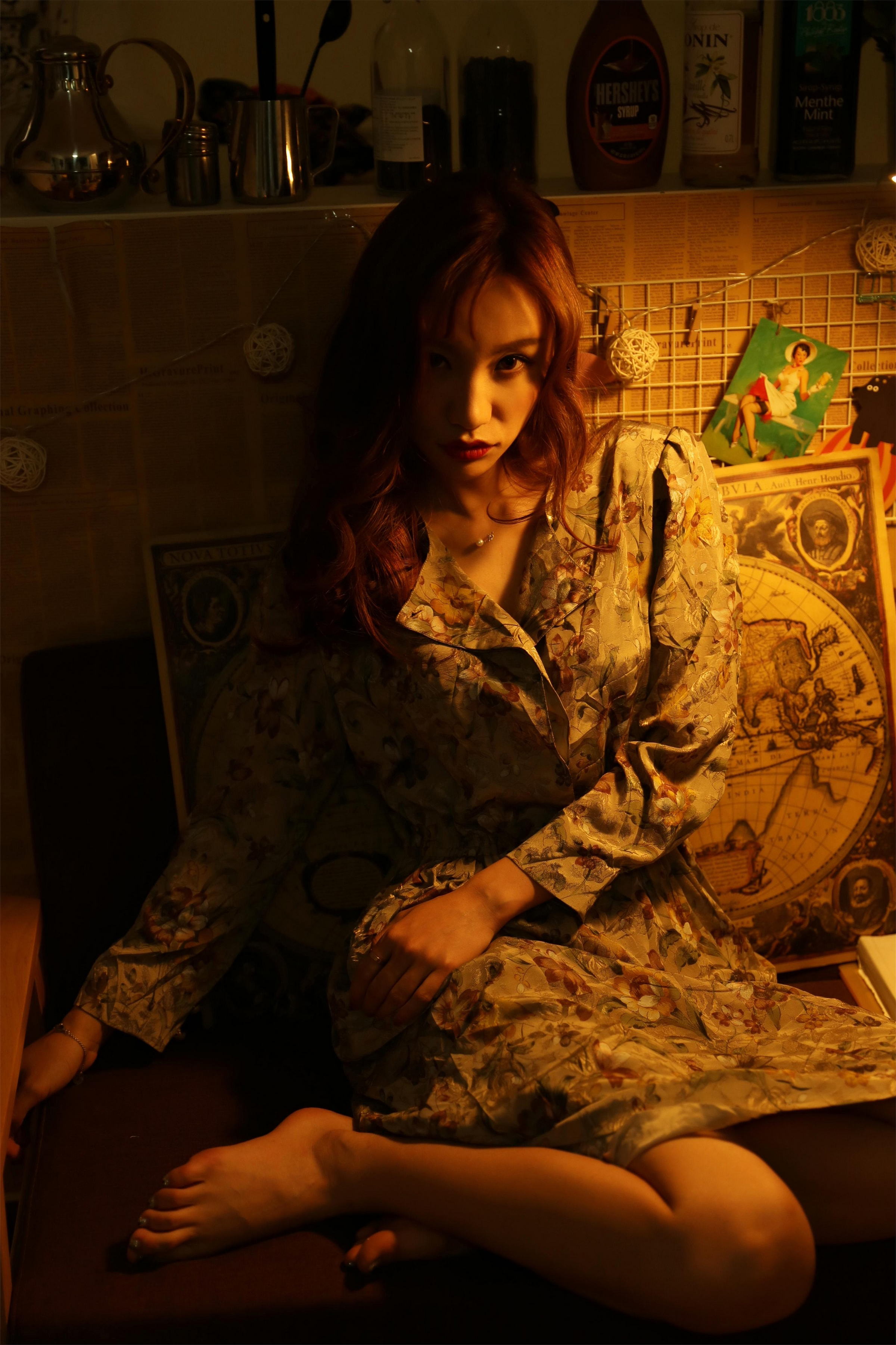 [YALAYI雅拉伊]2023.05.09 道晚安 性感熟女 米色吊带连衣裙加黑色内衣私房写真集第11张