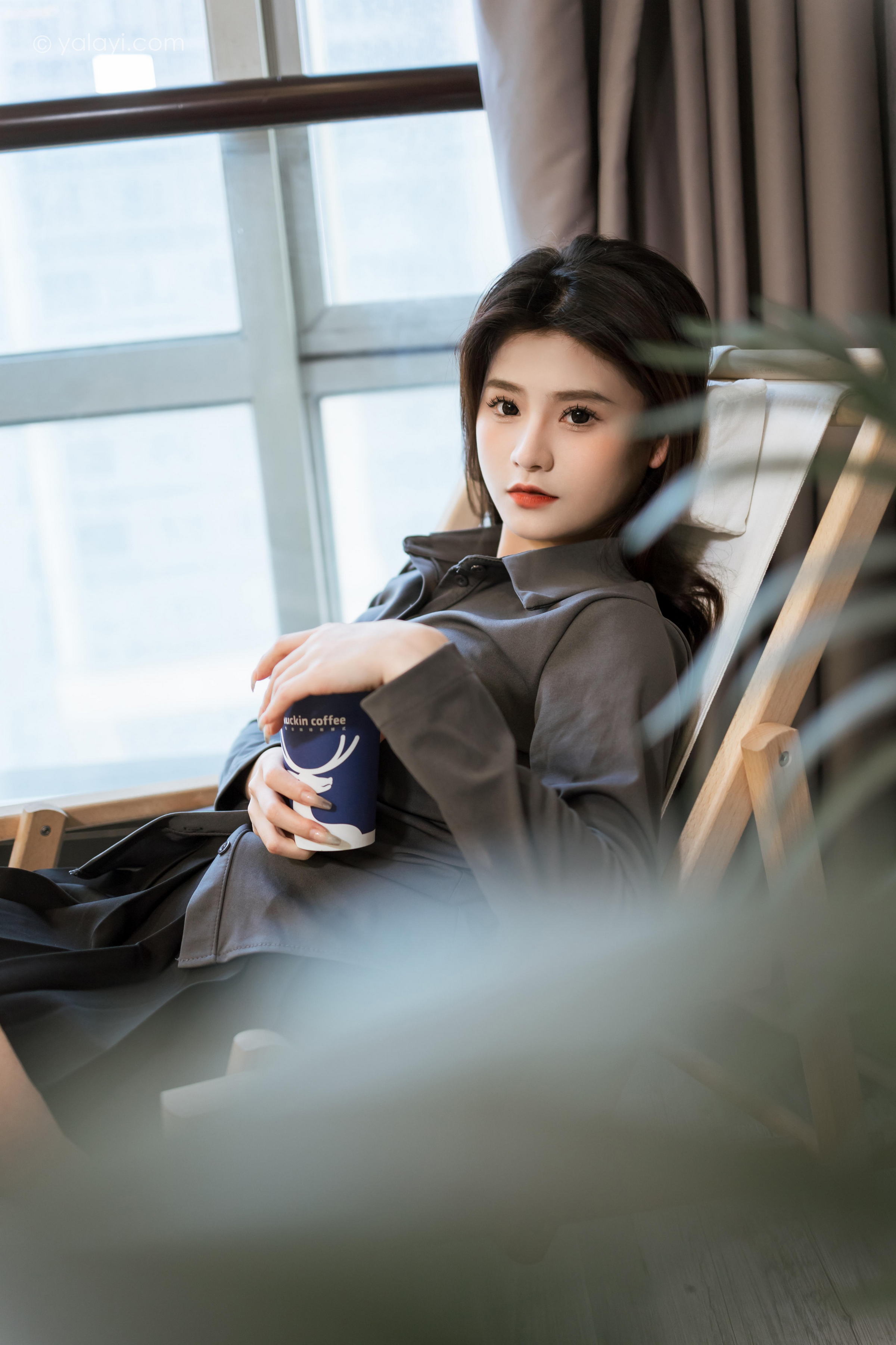 [YALAYI雅拉伊]2023.05.17 好看的人都像你 若婷 灰色衬衫加黑色短裙性感私房写真集第7张