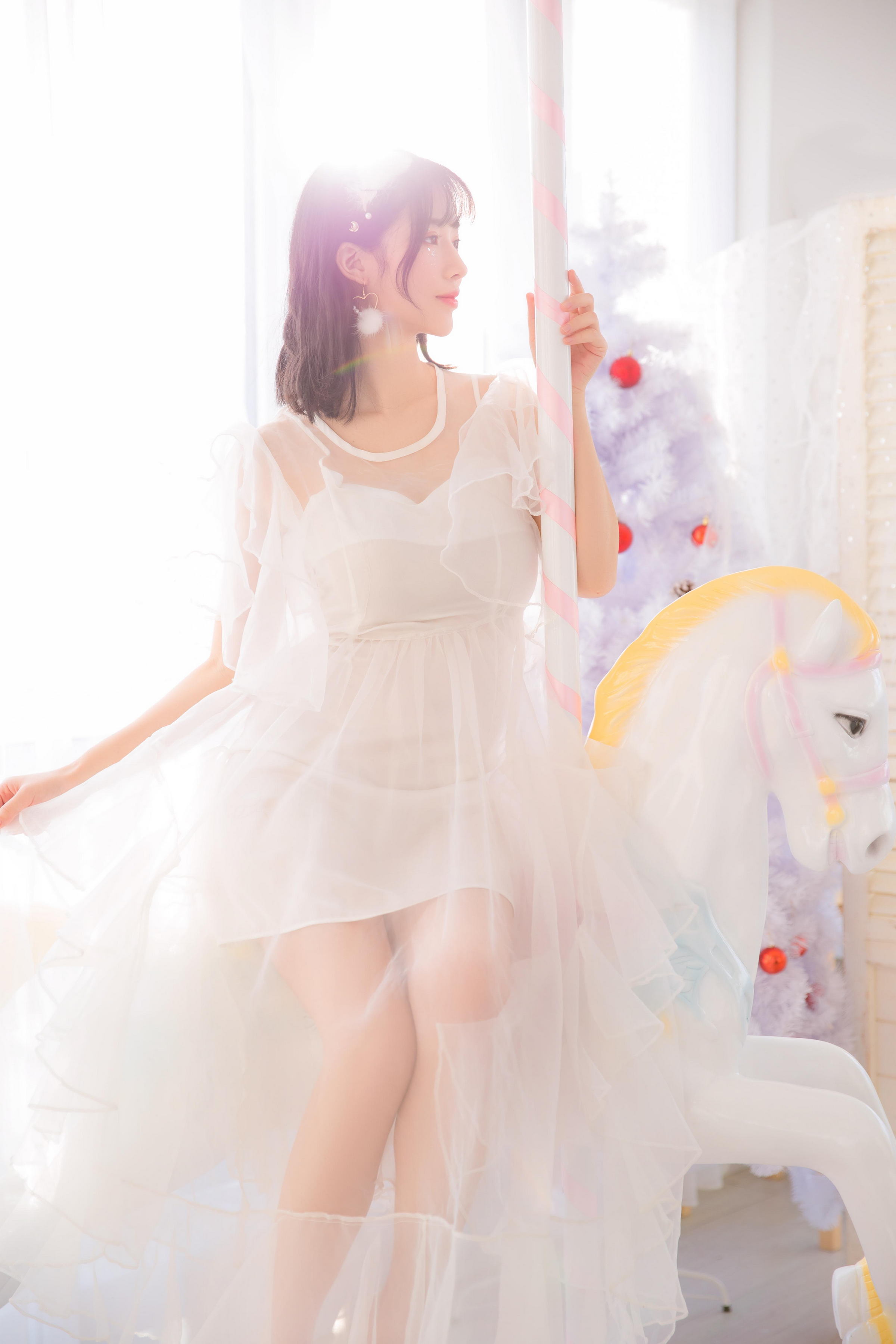 [YALAYI雅拉伊]2023.06.09 单纯美好 清纯居家少女 灰色毛衣加白色短裤与透视裸背连衣裙私房写真集第8张