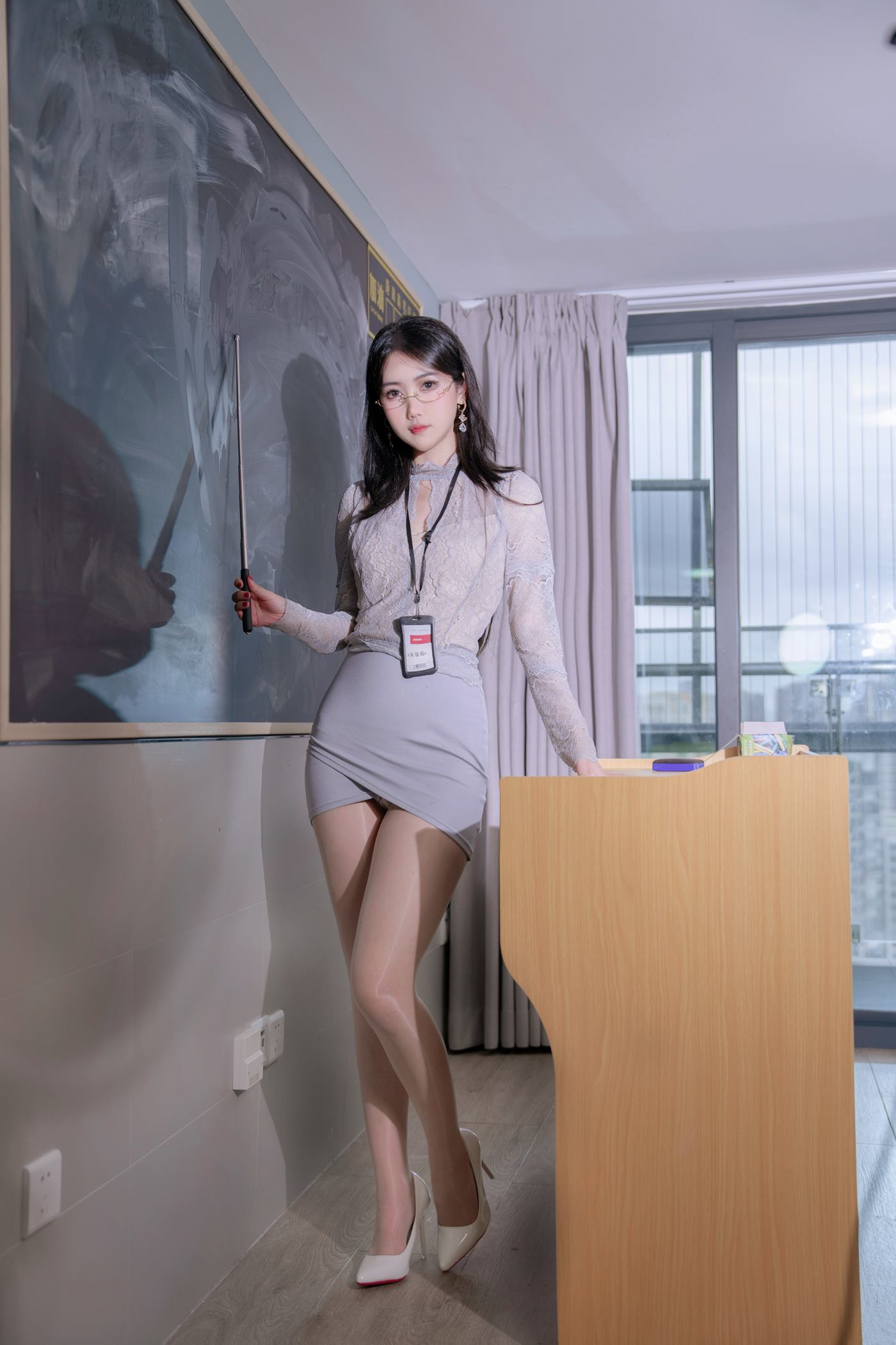 不呆猫  亮丝纯欲教师[27P]第4张