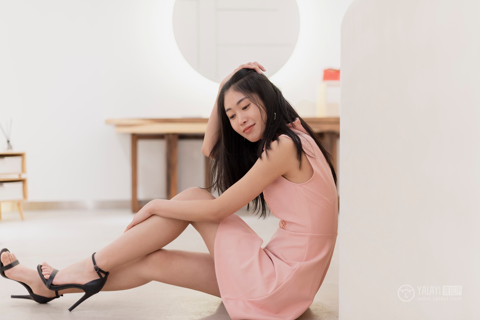 [YALAYI雅拉伊] 2019.05.28 No.291 半生缘相见 乔妹儿 在现浏览第3张