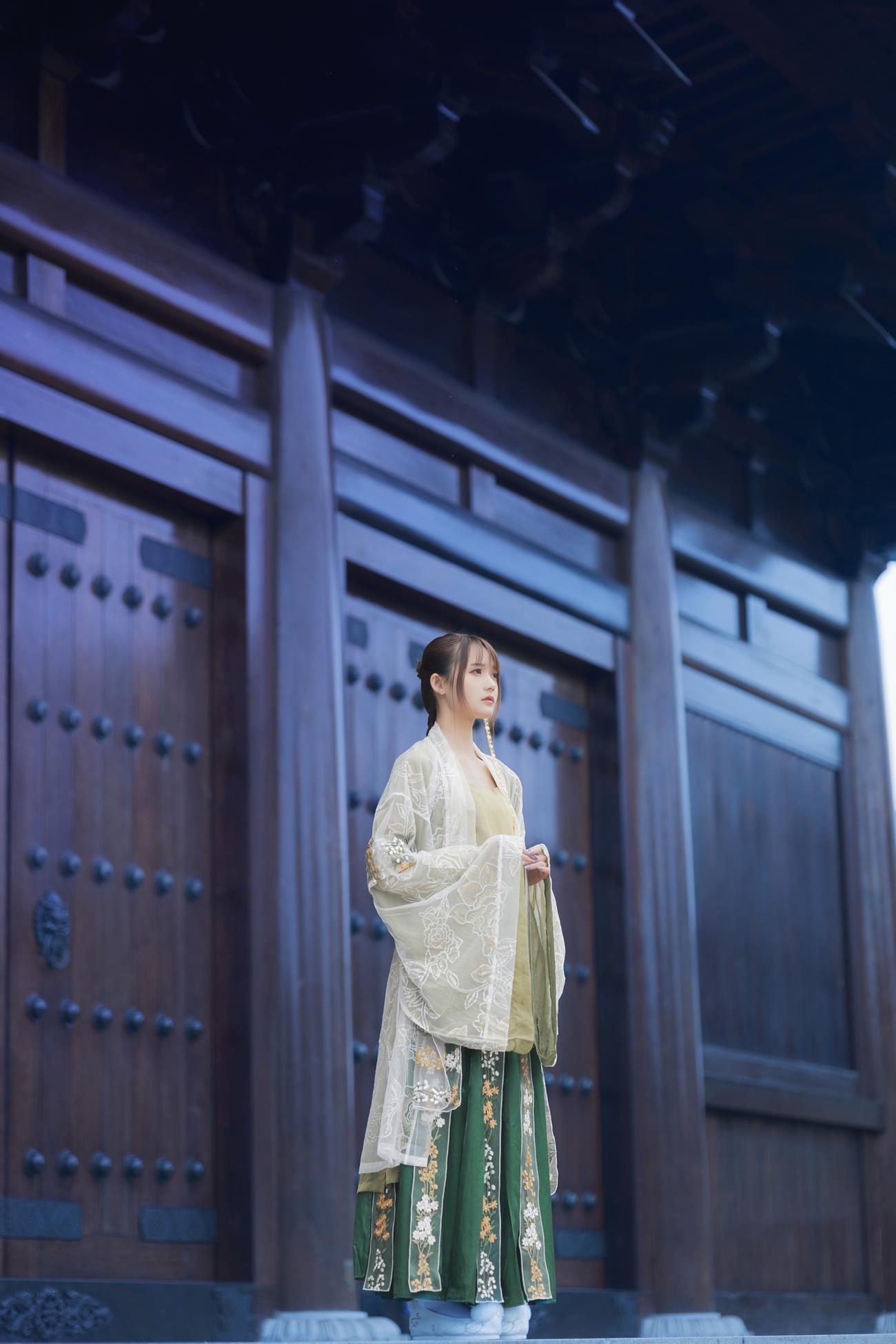 人气Coser@兔子Zzz不吃胡萝卜 宫墙柳[43P]第5张
