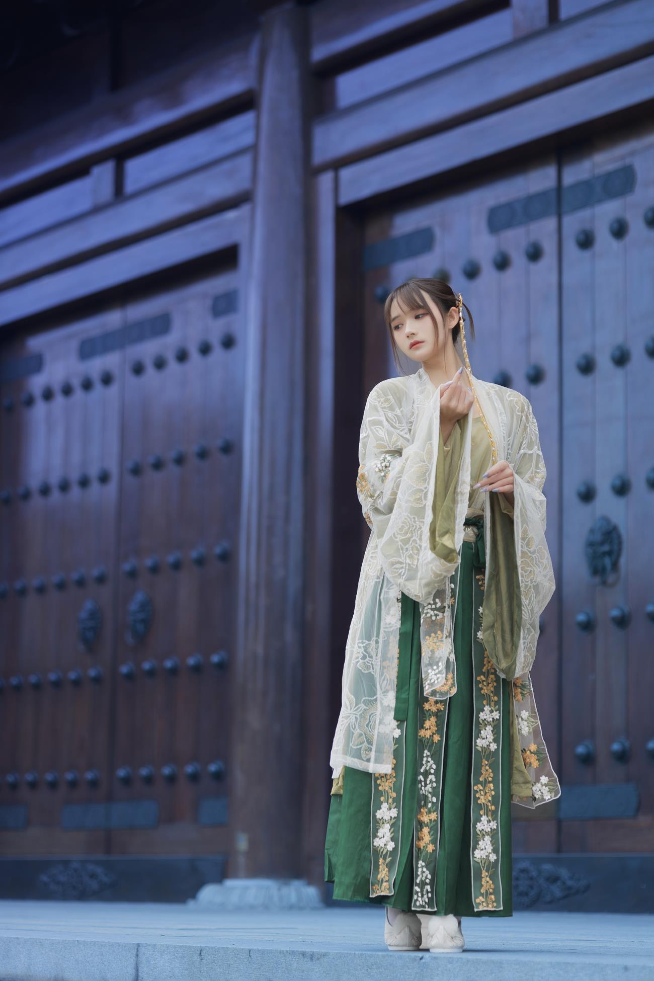 人气Coser@兔子Zzz不吃胡萝卜 宫墙柳[43P]第5张