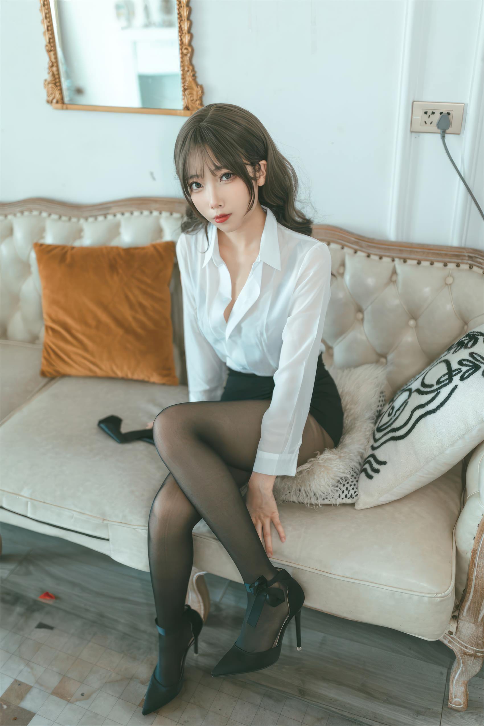 杏仁曲奇  OL额外时间[31P]第3张