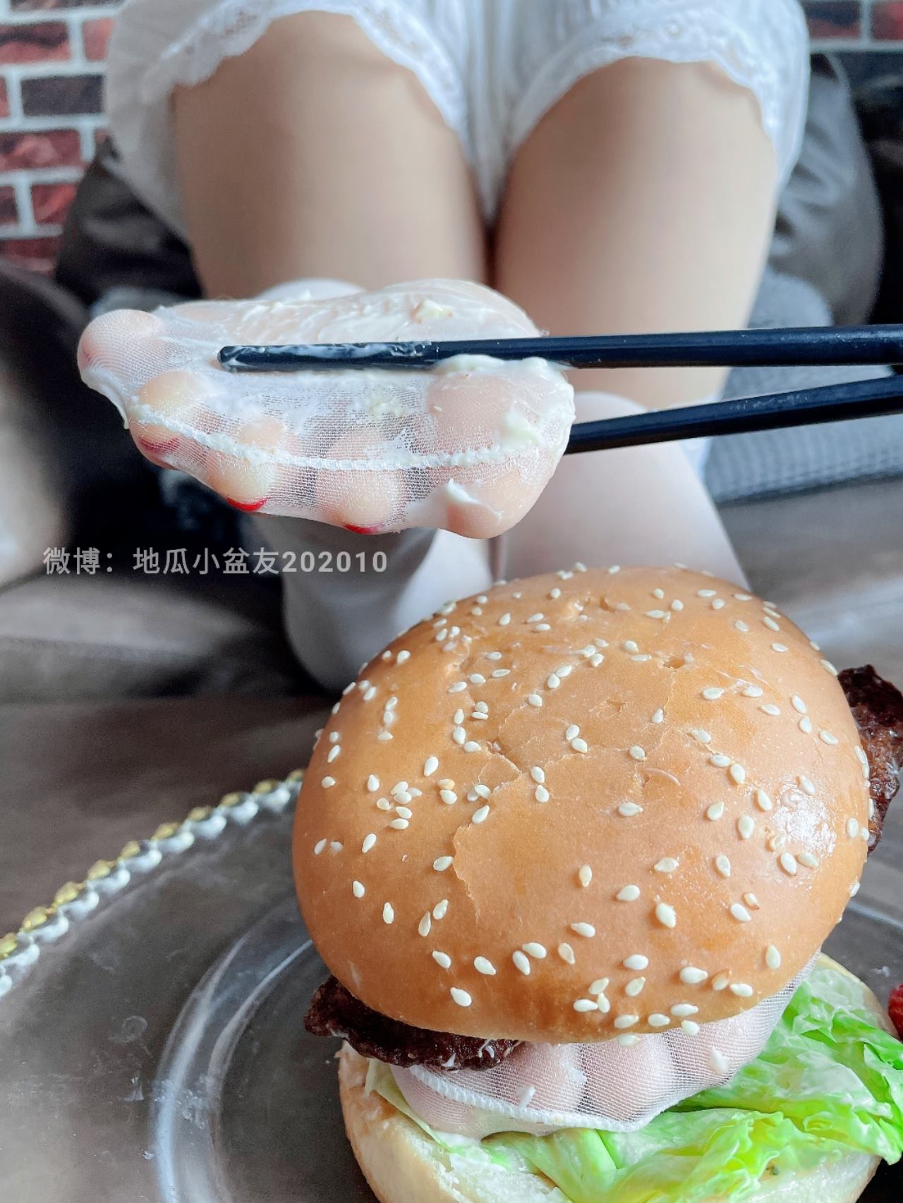 网紅Coser@地瓜小朋友 -地瓜牌白丝嫩足汉堡[87P]第4张