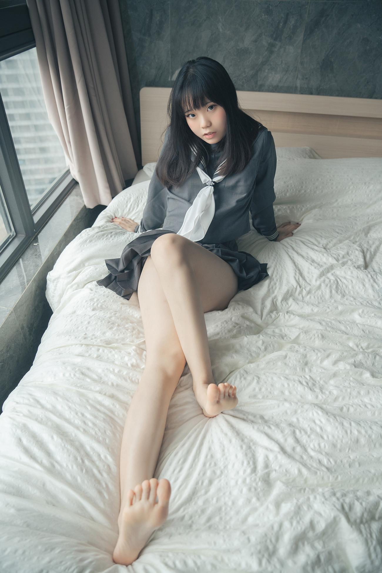 一只小栗奈   熊熊JK女友[97P]第2张
