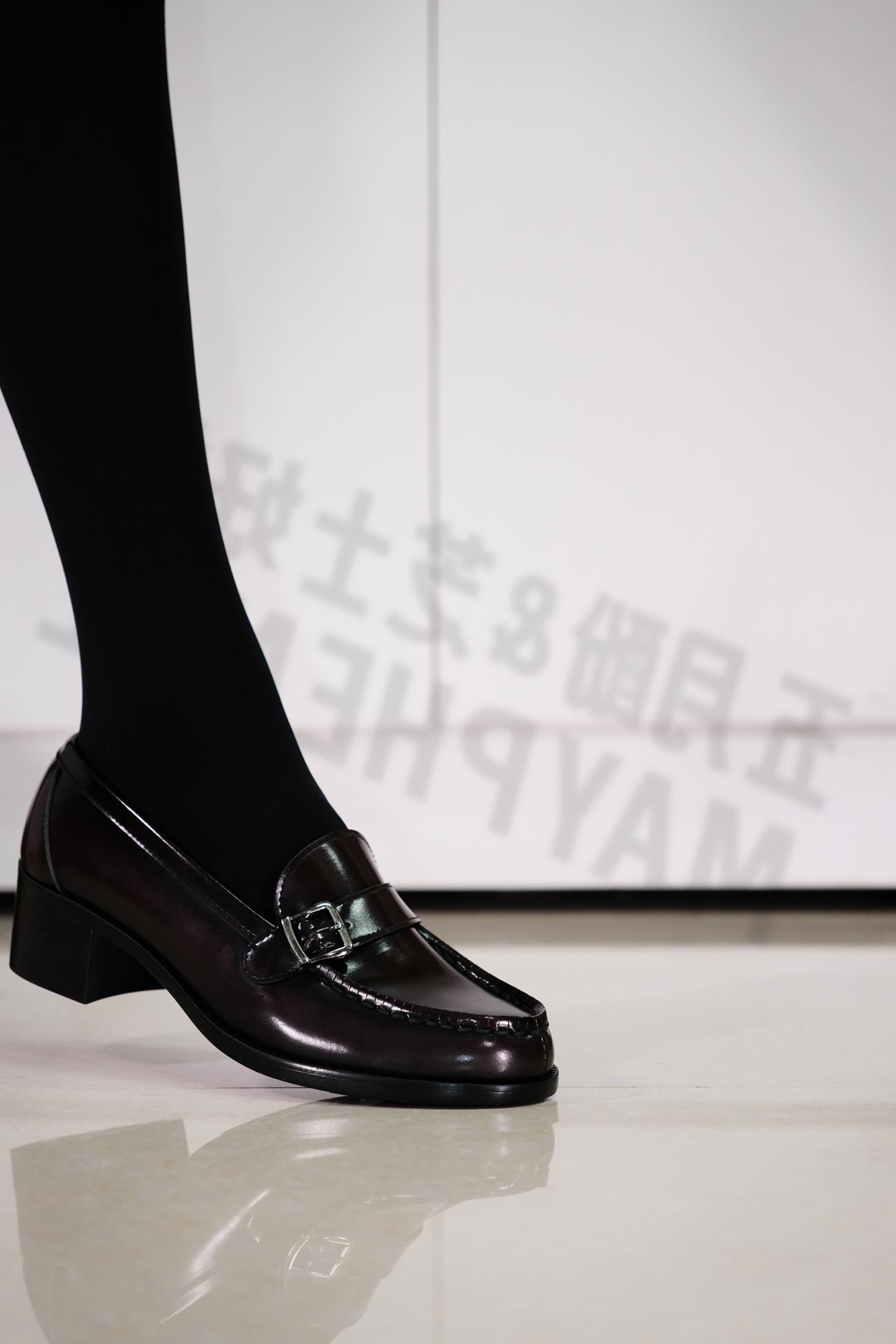 芝士好椰   Haruta 4600 and 黑连酷袜[17P]第1张