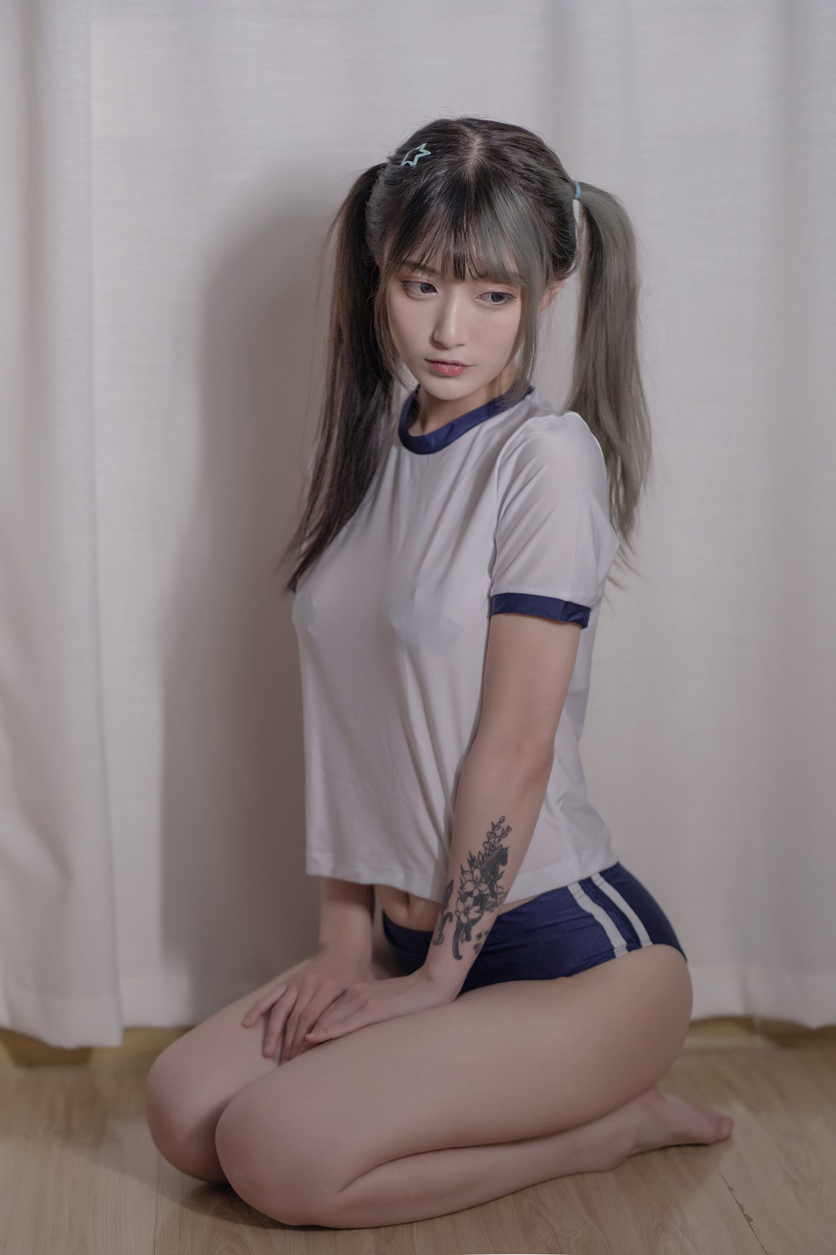 人气动漫Coser@铁板烧鬼舞 至服本 体操服 在现浏览第2张